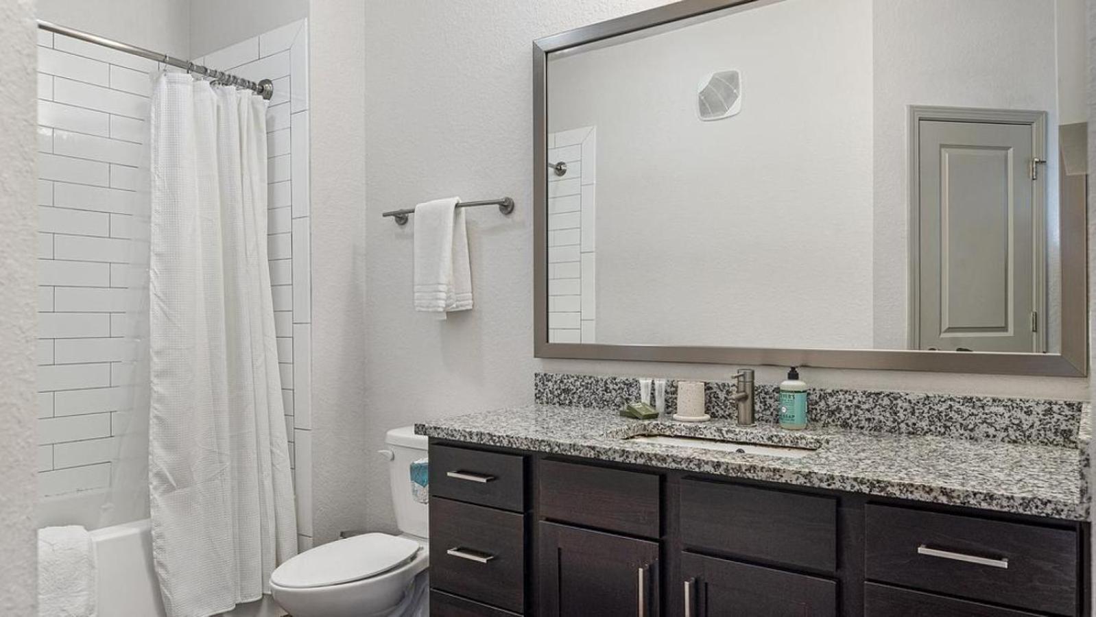 Landing At Center 301 - 2 Bedrooms In Belton Esterno foto